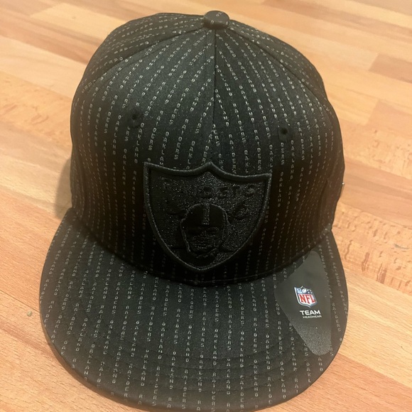 Oakland Raiders hat with leather snap back - Picture 1 of 4